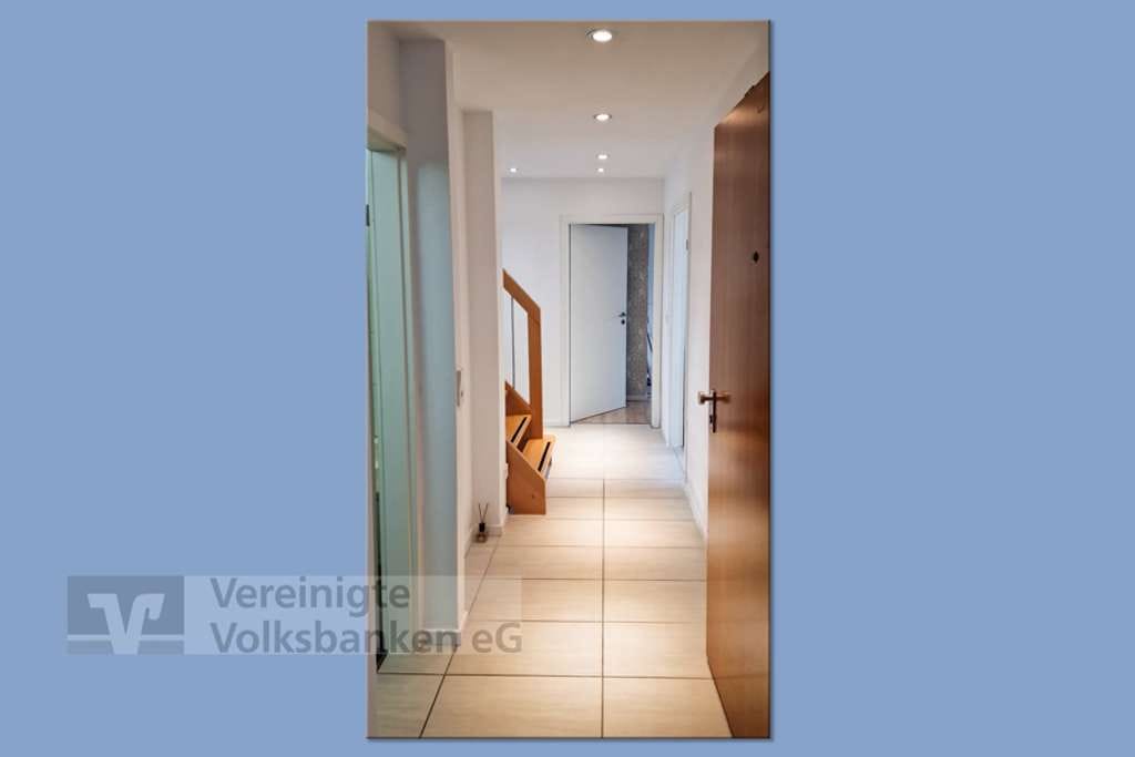 Immobilie in Wannweil - Geräumige 5/6 Zimmer-DG-Wohnung in Wannweil mit 2 Garagen! - Bild 3