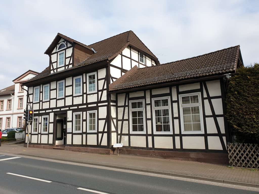 Immobilie in Eschershausen - Großzügige 5-Zimmer-Wohnung mit Terassen, Garagen und Stellplätzen in Eschershausen - Bild 0