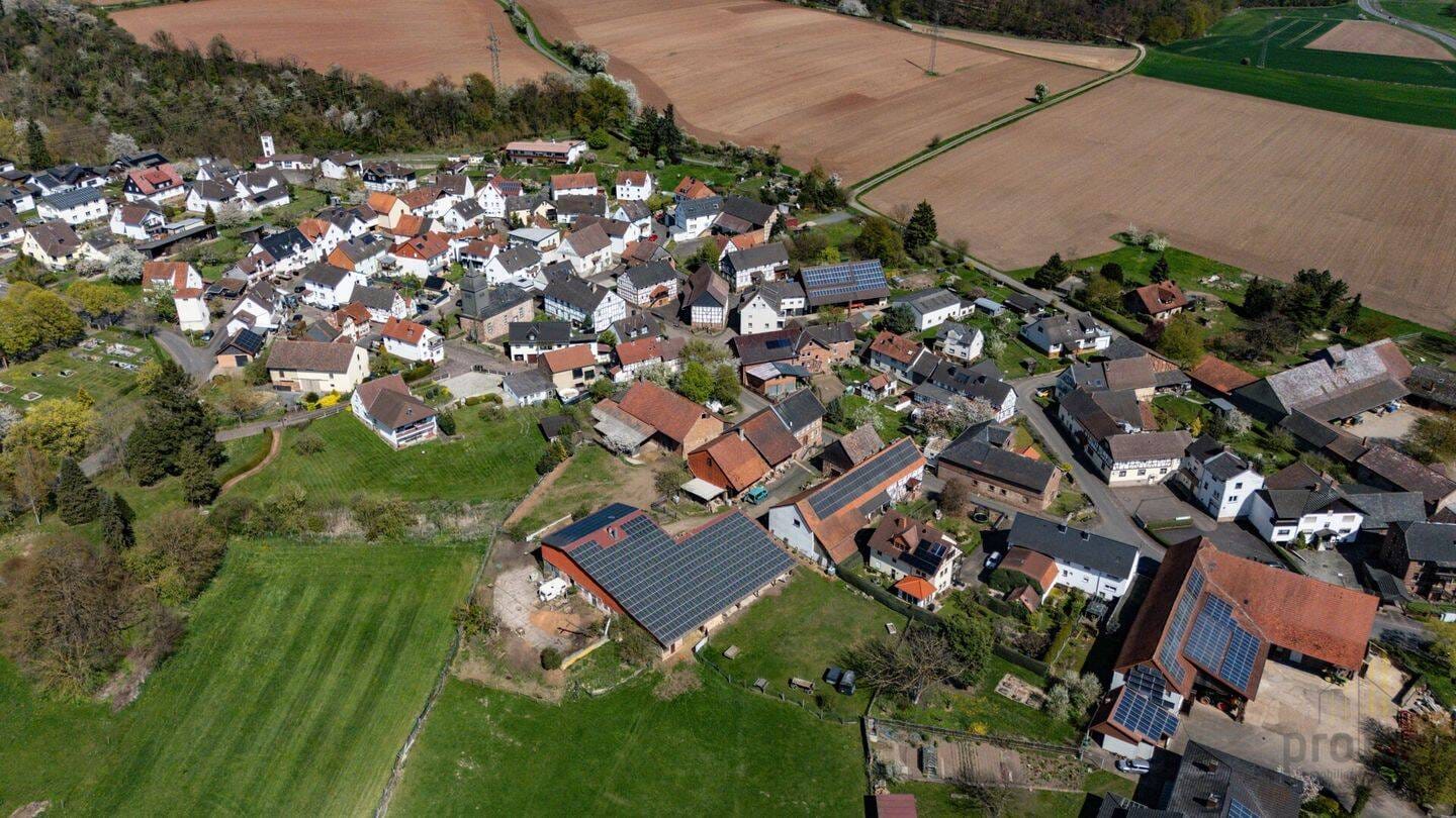 Immobilie in Borken - Charmanter Resthof mit großer Scheune im Herzen von Borken/Kerstenhausen - Bild 2