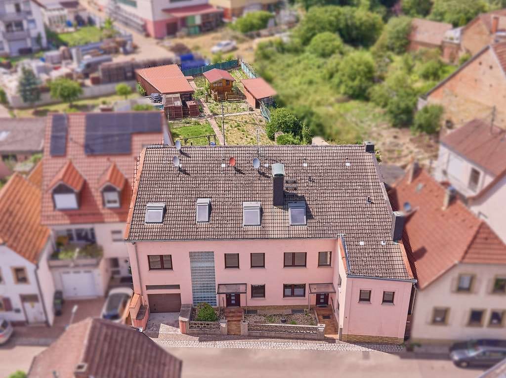 Immobilie in Frankweiler - ++ Lichtdurchflutetes 4 Parteienhaus mit Terrasse, Balkon, Garten und Garage in ruhiger Wohnlage !++ - Bild 2