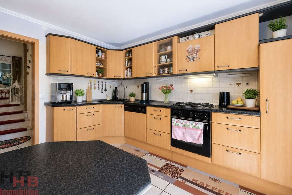 Immobilie in Nordleda - Eindrucksvolles Domizil in Nordseenähe: 156 m² Whfl. auf 953 m² Grundstück - Bild 2