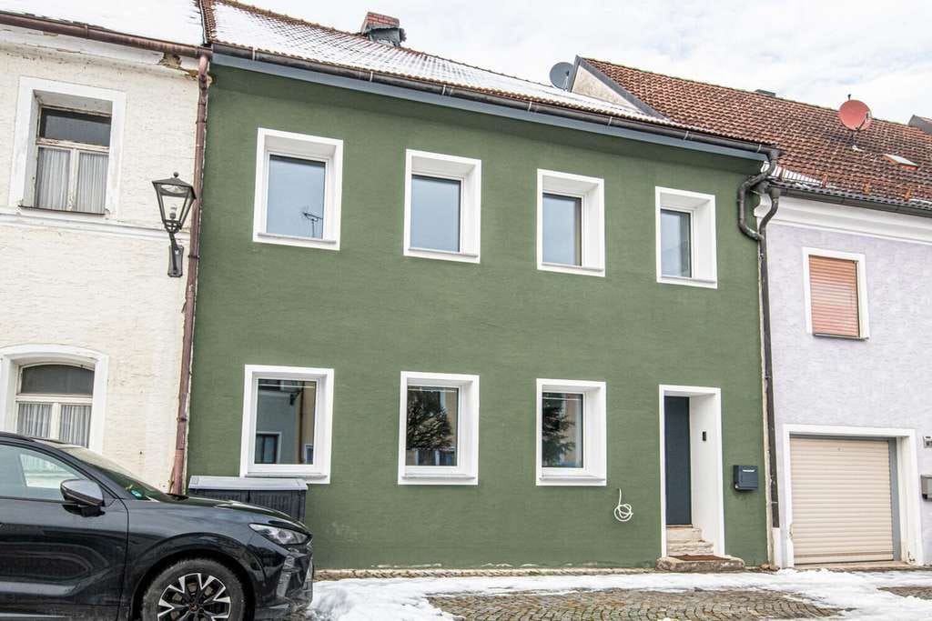 Immobilie in Rötz - Modernisiertes Reihenmittelhaus mit Gartenidylle und großzügigem Wohnambiente - Bild 2