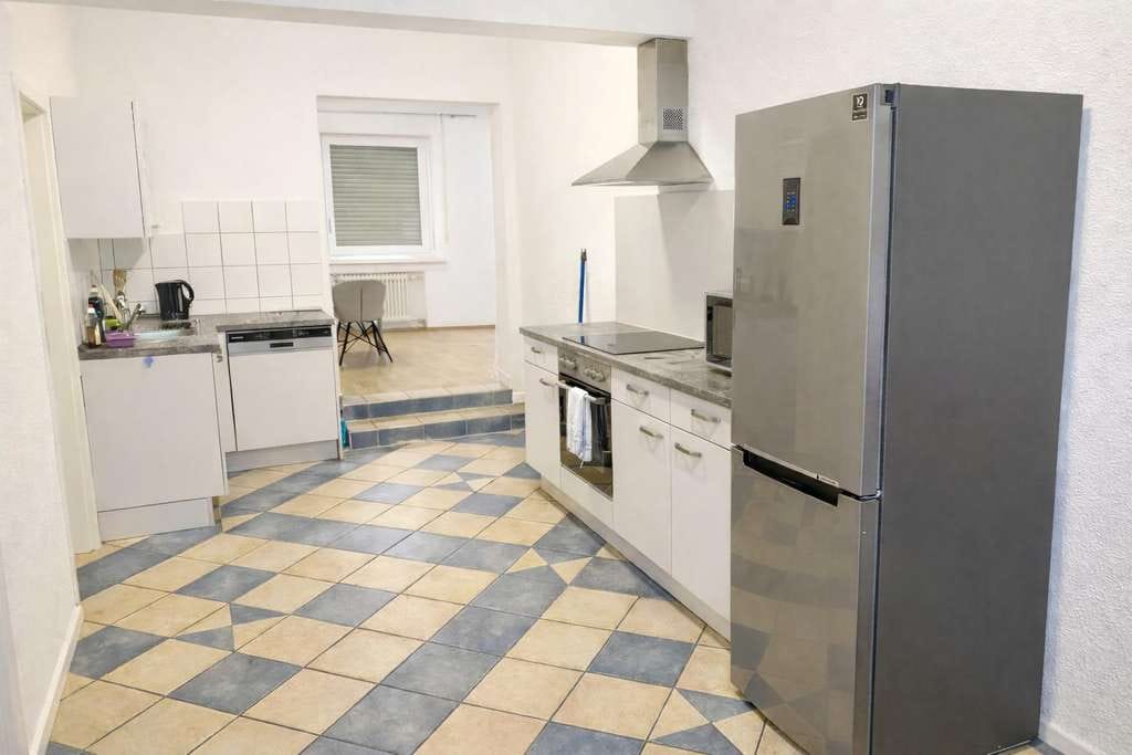 Immobilie in Rheinzabern - Großzügige 2-Zi-EG-Wg mit 28 qm Nebenraum & 2 Stellplätze u. kl. Gartenanteil - Bild 2