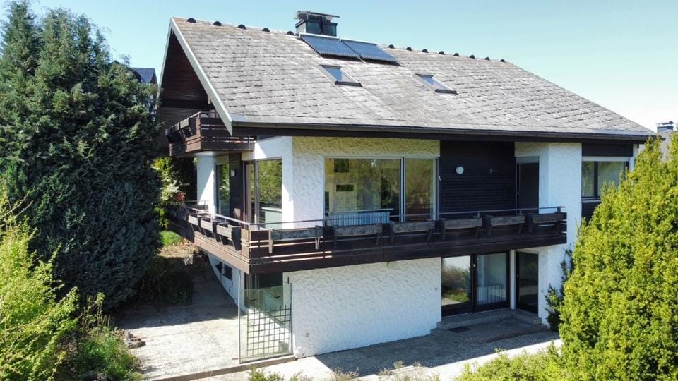 Immobilie in Münchberg - Einfamilienhaus in Münchberg für Balkonliebhaber und Sonnenanbeter! - Bild 0