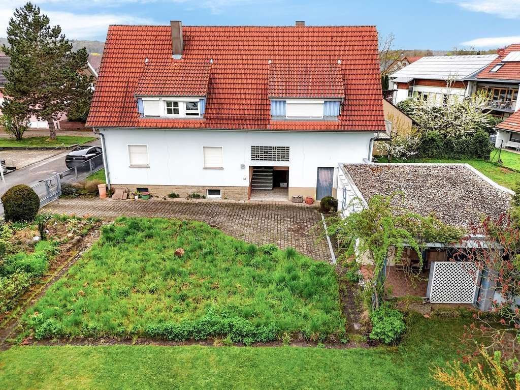 Immobilie in Keltern - Renovierungsbedürftiges Zweifamilienhaus in ruhiger Wohnlage von Keltern / Ellmendingen - Bild 1