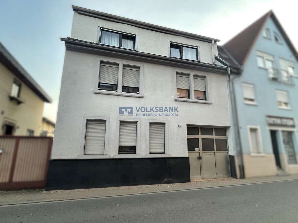 Immobilie in Eppelheim - Das hat Potential: 
Dreifamilienhaus mit Scheune, zusätzlicher Bebaubarkeit 
und 2 Garagen! - Bild 0