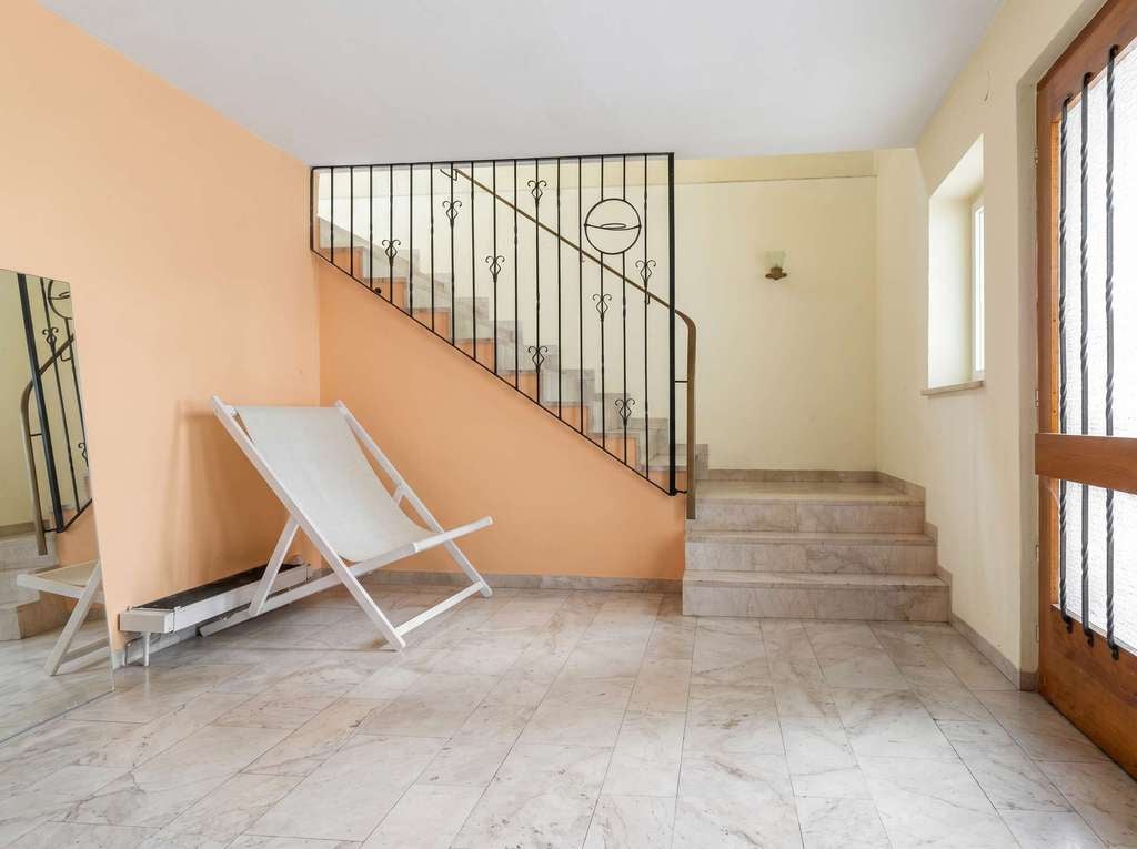 Immobilie in Pöcking - Charmantes Einfamilienhaus in Pöcking mit Pool, Doppelgarage und idyllischem Garten - Bild 1