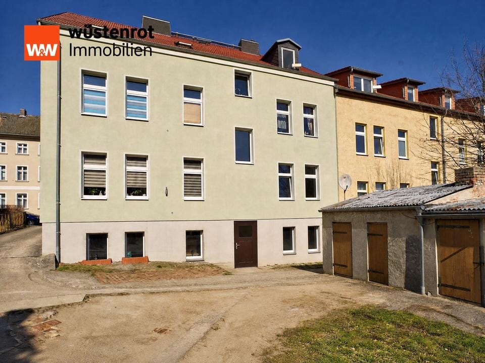 Immobilie in Bad Freienwalde (Oder) - Ertragssicheres Mehrfamilienhaus in Bad Freienwalde: 6 Einheiten & Garagen als solide Kapitalanlage - Bild 0