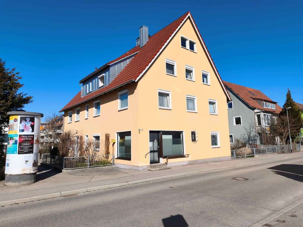 Immobilie in Kempten (Allgäu) - Anlageobjekt in St. Mang: Mehrfamilienhaus mit Praxis, zwei großen Wohnungen und Ausbaupotenzial - Bild 1