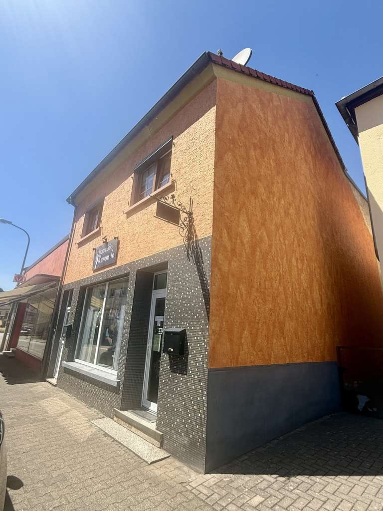 Immobilie in Breitenbach - Gepflegtes Wohn- und Geschäftshaus mit Möglichkeit der Geschäftsübernahme - Bild 0