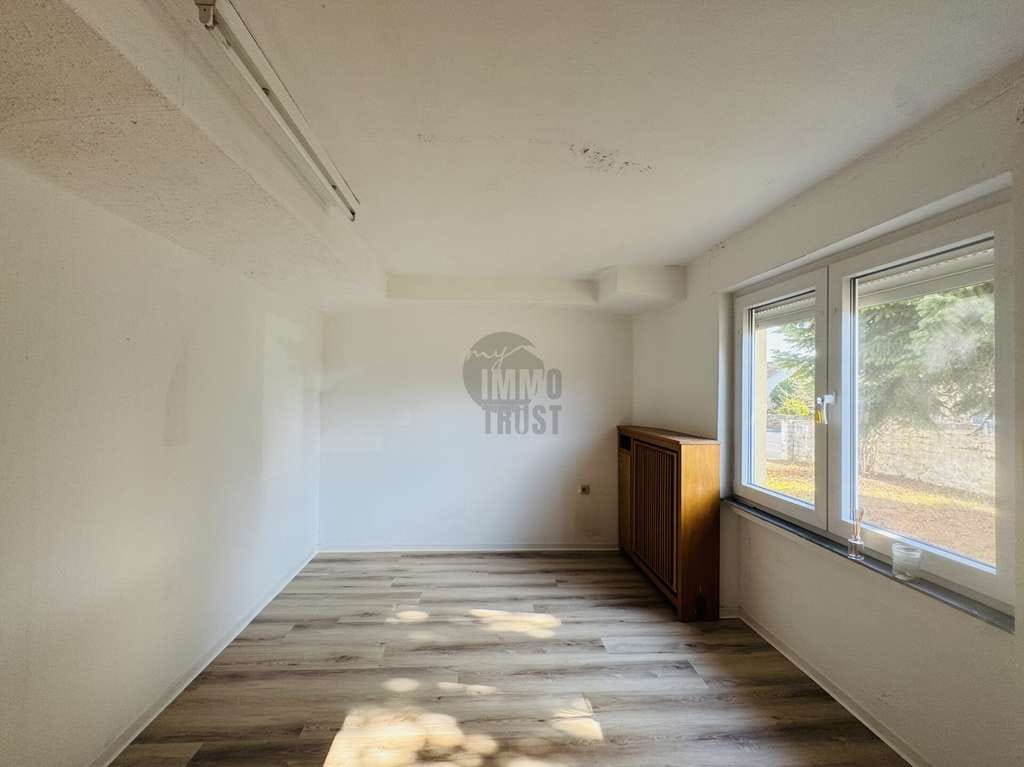 Immobilie in Gründau - Zweifamilienhaus mit Einliegerwohnung, 11 Zimmern & 939 m² Grundstück in Gründau - Bild 3