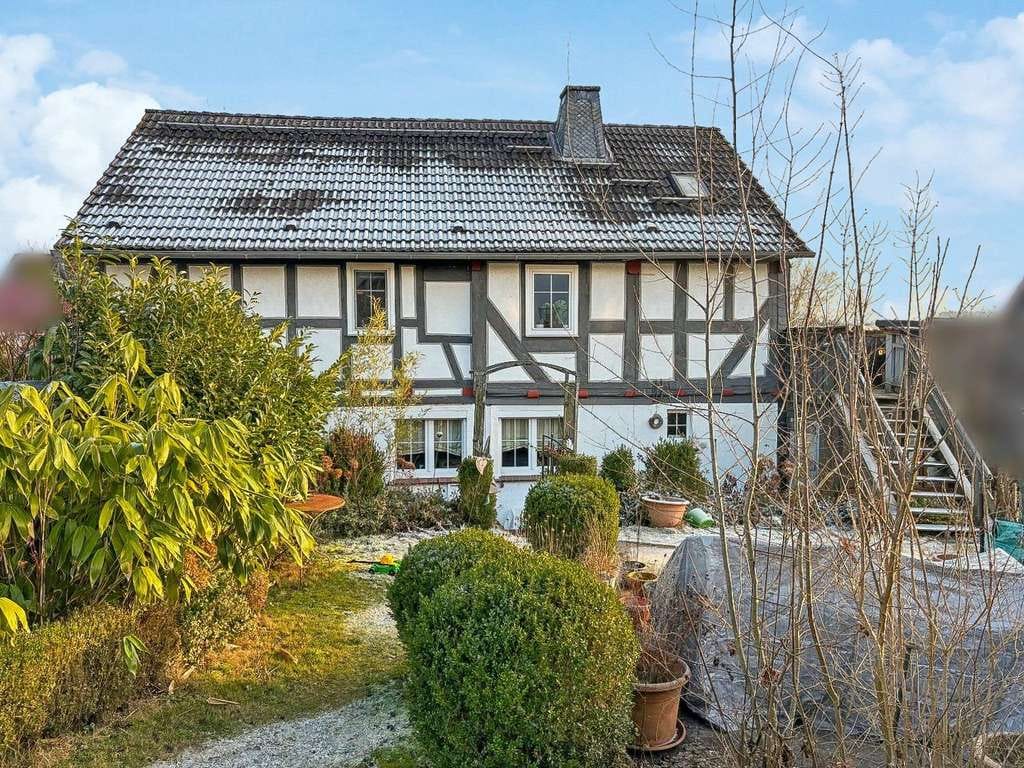 Immobilie in Cölbe - Wohnen und Vermieten unter einem Dach – Denkmalgeschütztes Fachwerkhaus in Schönstadt - Bild 0