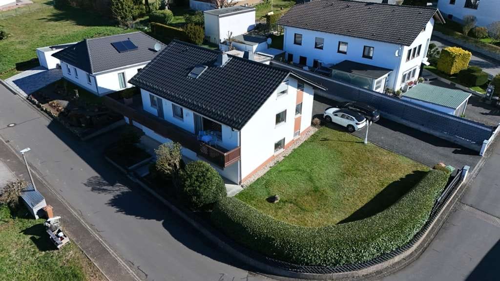 Immobilie in Seck - Äußerst gepflegtes Wohnhaus mit viel Wohnkomfort für Sie und Ihre Familie in Seck. - Bild 2