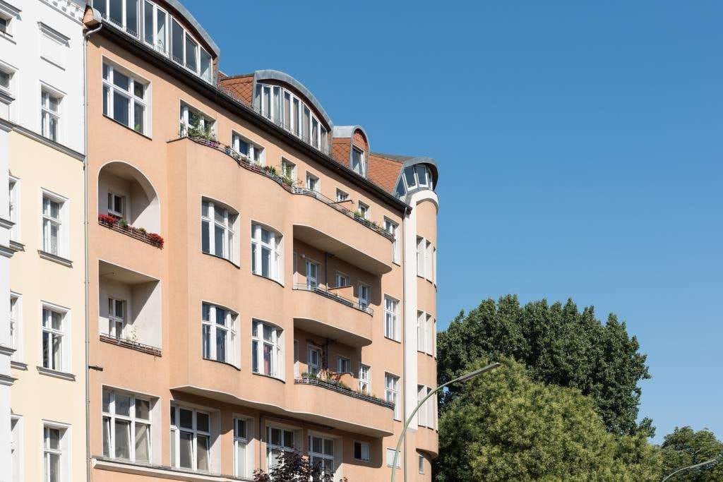 Immobilie in Berlin - Erstattung der Erwerbsnebenkosten: Vermietete 4-Zimmerwohnung mit Balkon im Graefekiez Kreuzberg - Bild 3
