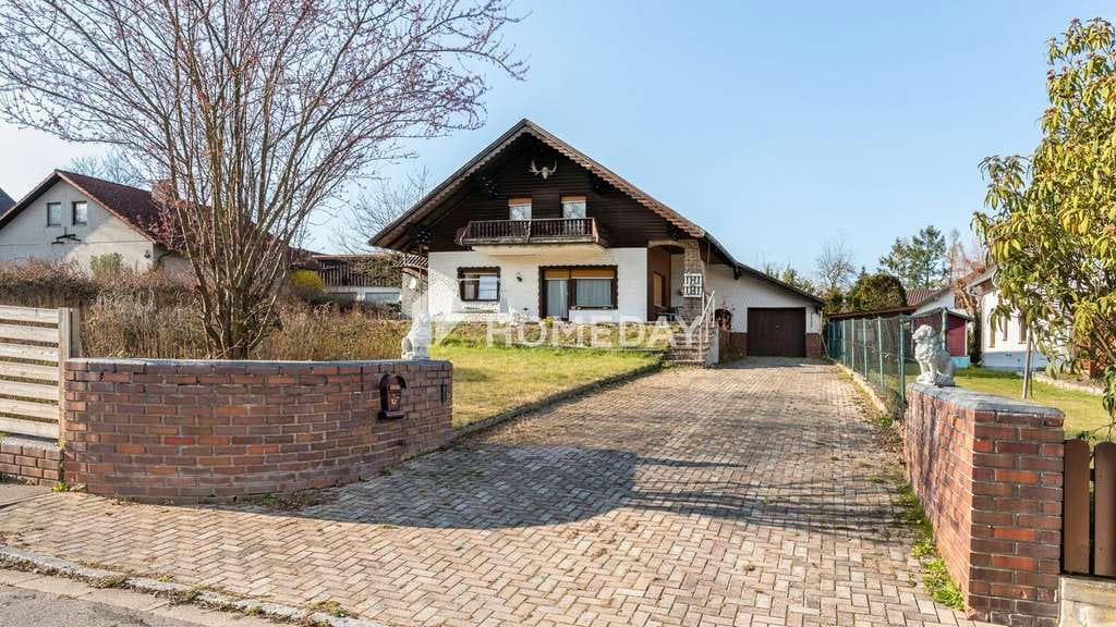Immobilie in Nittenau - Mehrfamilienhaus mit großem Grundstück und Entwicklungsspielraum – 4 Einheiten, Balkon & Terrasse - Bild 0