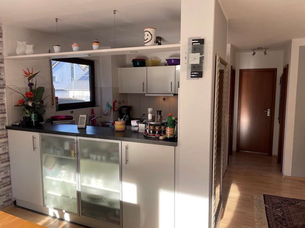 Immobilie in Weissach - Sie legen Wert auf ein großes Wohnzimmer? Zentral gelegene helle 3, 5 Zimmer-Wohnung OHNE MARKLER - Bild 3
