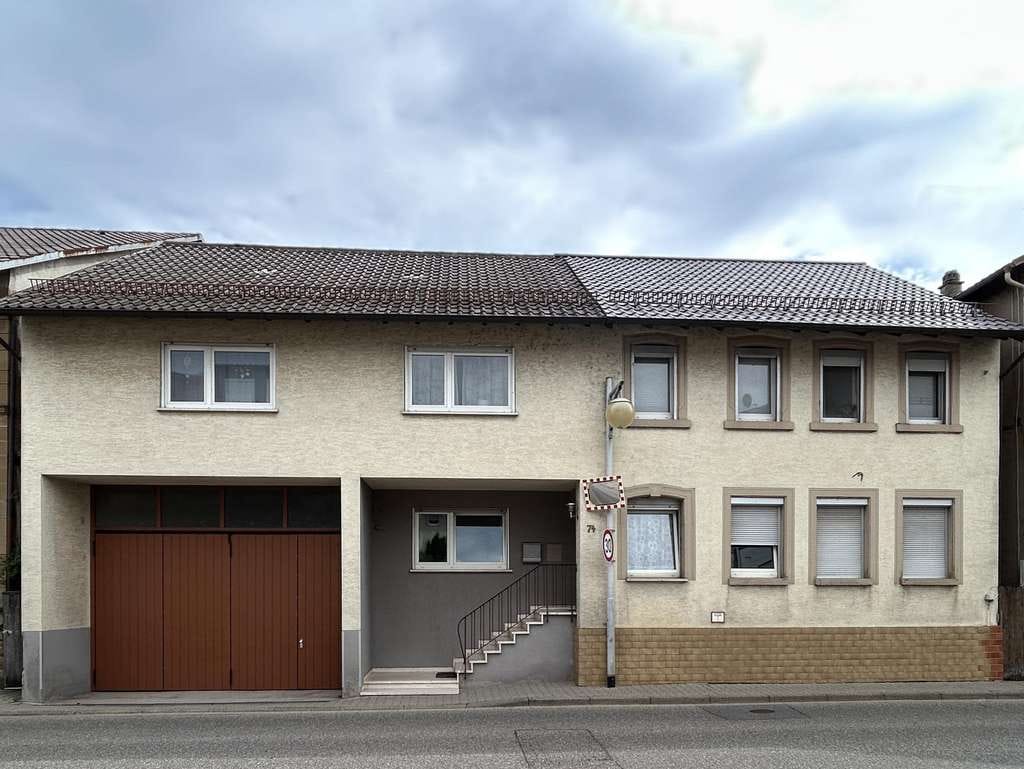 Immobilie in Sulzfeld - Zweifamilienhaus im Ortskern von Sulzfeld! - Bild 0