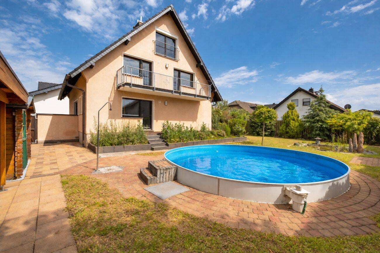 Immobilie in Niederkassel - Ihr Zuhause mit Gartenparadies & Pool - Ideal für Familien oder Mehrgenerationen - Bild 1