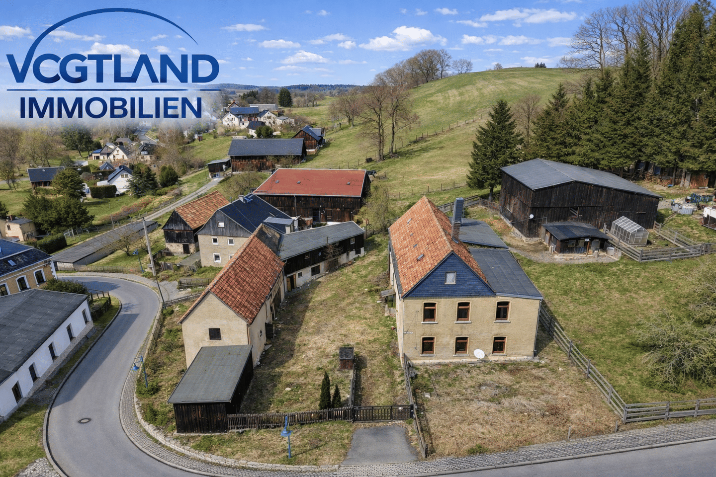 Immobilie in Falkenstein/Vogtland - Charmantes Bauernhaus mit Nebengebäude und großem Potenzial zur individuellen Gestaltung - Bild 0