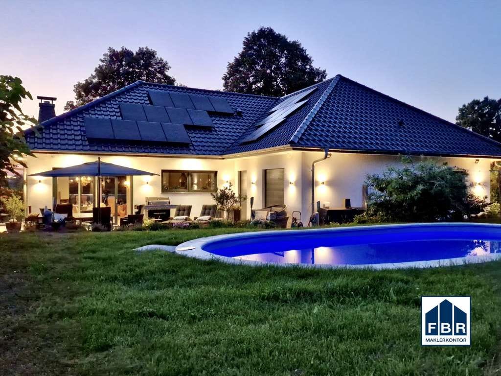 Immobilie in Techentin - Zukunftssicher und energieeffizient: Premium-Immobilie mit Seeblick und Pool - Bild 2