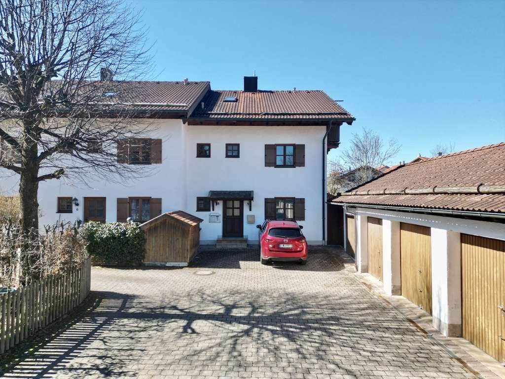 Immobilie in Holzkirchen - Provisionsfrei für den Käufer: Doppelhaushälfte mit ca. 203 m² Wohnfläche und 8 Zimmern – viel Platz - Bild 1