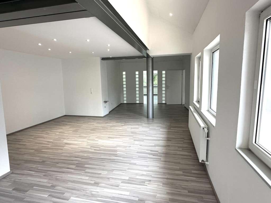 Immobilie in Kirchseeon - Exklusive Architektenvilla mit Gewerbeanbau - Bild 1