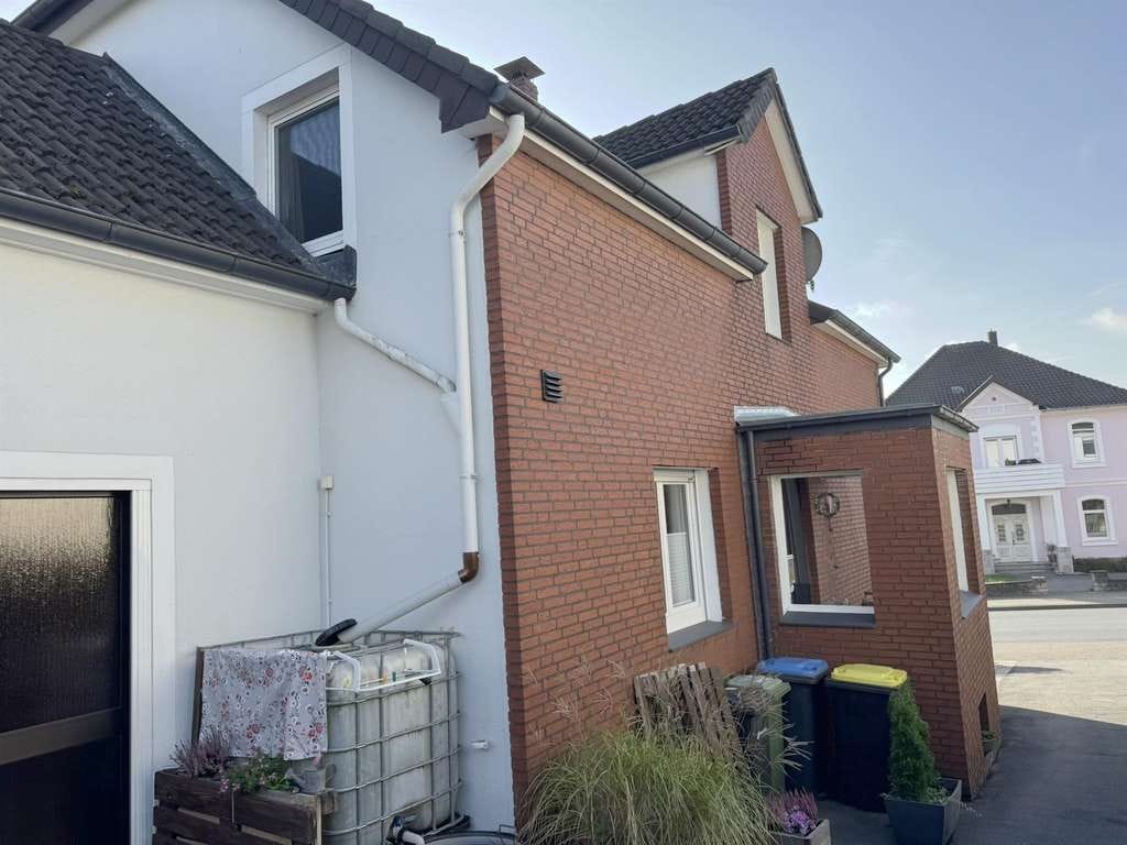 Immobilie in Borgholzhausen - Gepflegtes vollunterkellertes Einfamilienhaus mit Garten in Borgholzhausen! - Bild 2