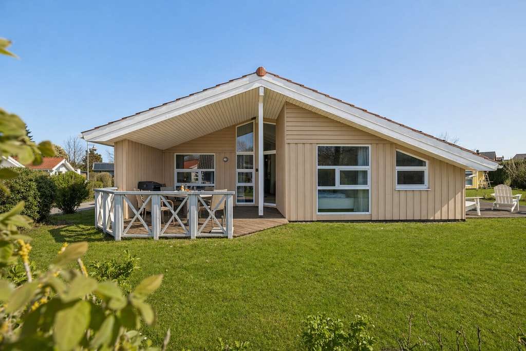 Immobilie in Brodersby - Provisionsfrei – Hochwertiges Ferienhaus mit Sauna, Kamin und Top-Lage: nur 300 m zur Ostsee - Bild 1