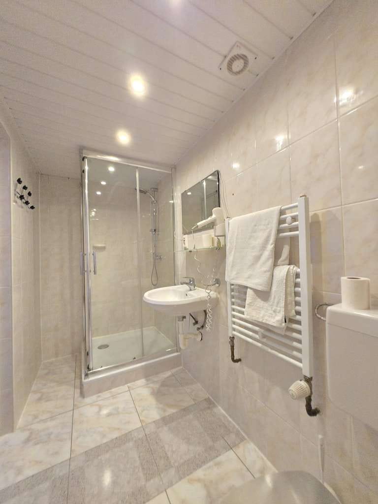 Immobilie in Bietigheim - Hotelimmobilie als Wohntraum von morgen – mit Sauna und Stellplätzen - Bild 1