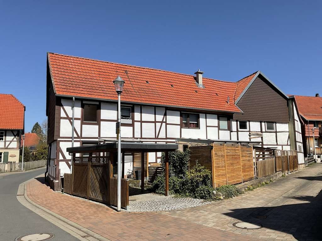 Immobilie in Bovenden - Familienfreundliches Fachwerkhaus im Herzen von Bovenden - Bild 1