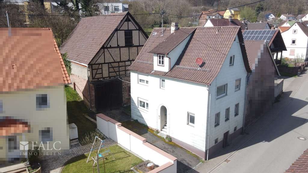 Immobilie in Elztal - Charmantes Bauernhaus mit angrenzender Scheune und viel Potenzial - Bild 1