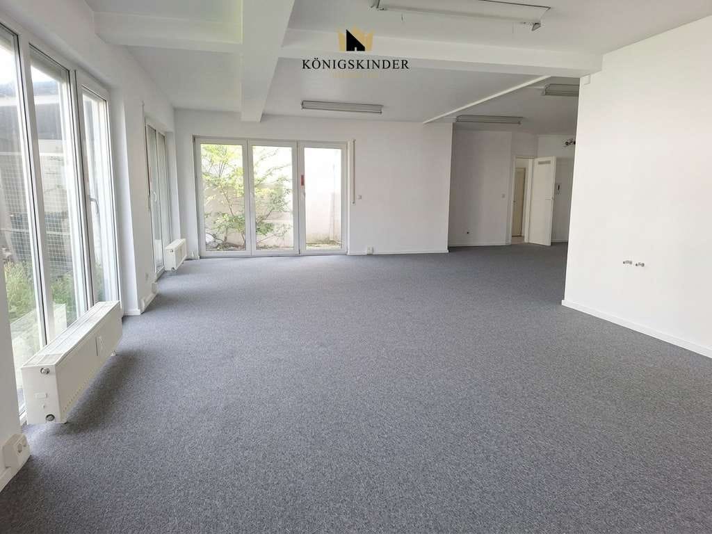 Immobilie in Leonberg - Barrierefreie ehemalige Physio-Praxis als Wohnung/Loft/Atelier nutzbar. - Bild 3