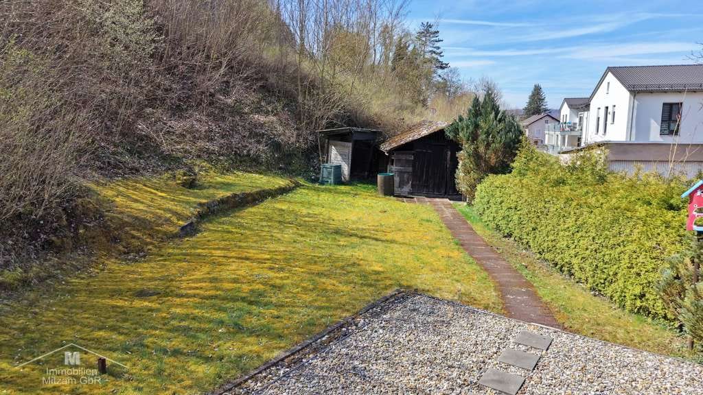 Immobilie in Kipfenberg - Wohnhaus mit 2 Einheiten und Doppelgarage in zentraler Ortsrandlage mit traumhaftem Ausblick - Bild 4