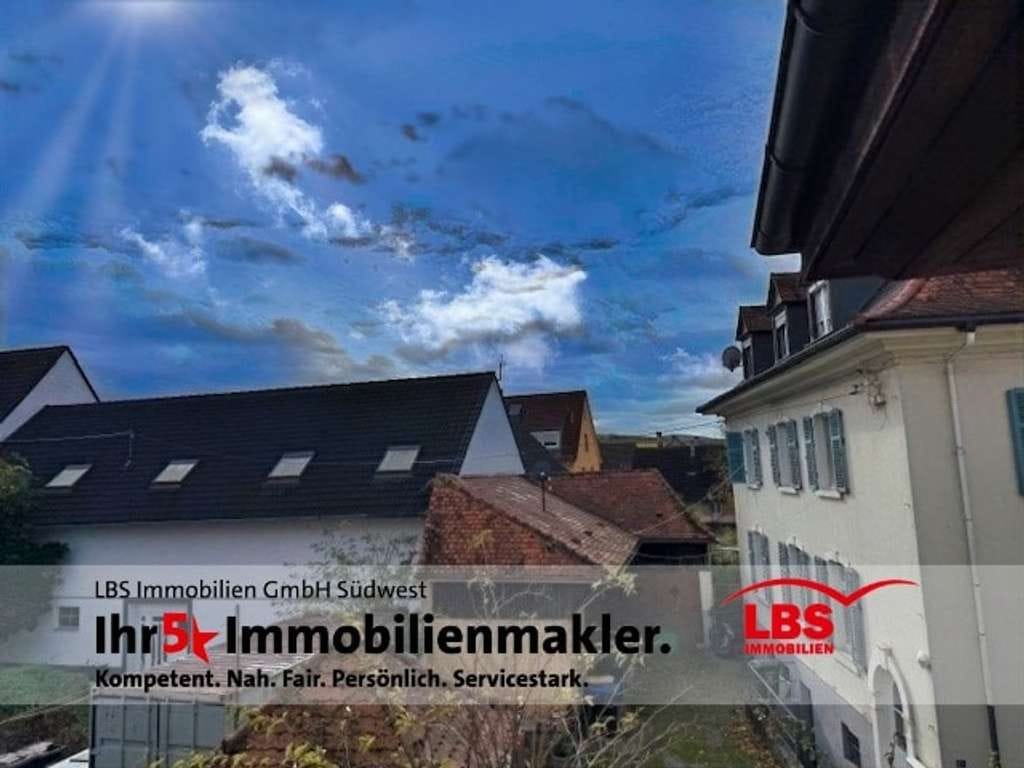 Immobilie in Müllheim - Großzügiges Wohnen mit Kachelofen und Dachterrasse in Müllheim-Hügelheim - Bild 0