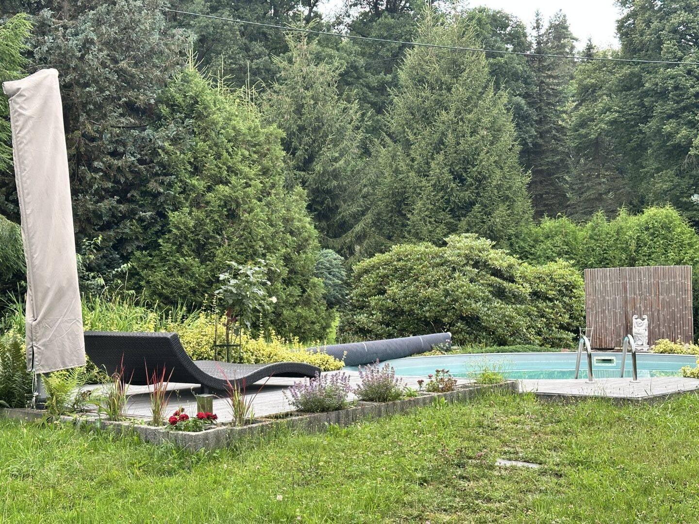 Immobilie in Wilkau-Haßlau - Attraktives Wohn- und Geschäftshaus mit großem Grundstück, Pool und Photovoltaik in Wilkau-Haßlau! - Bild 1