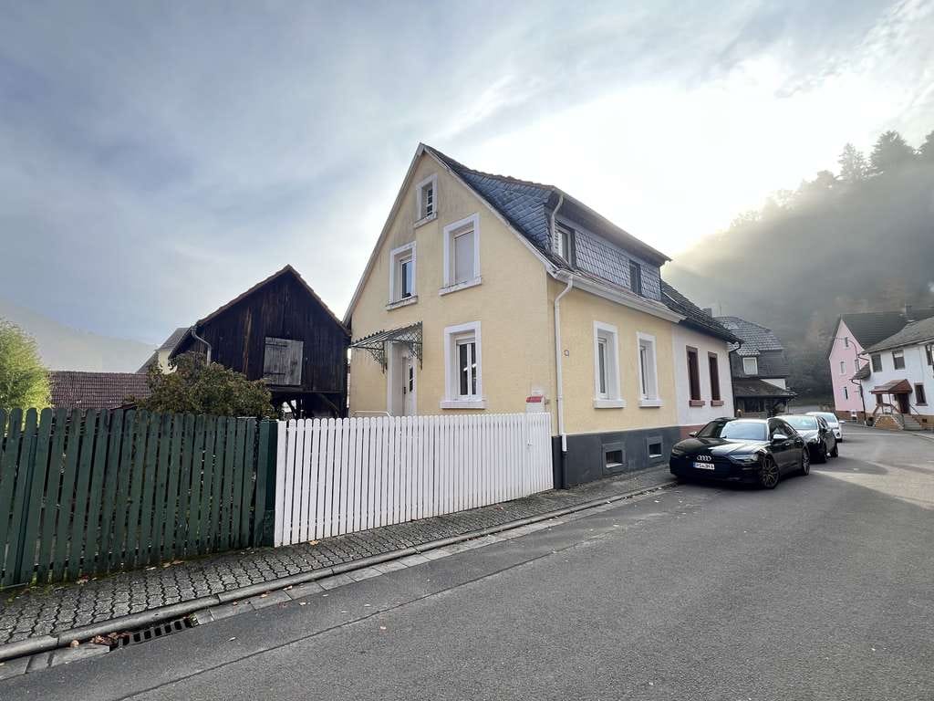 Immobilie in Hinterweidenthal - Doppelhaushälfte am Fuß vom Teufelstisch - Bild 1