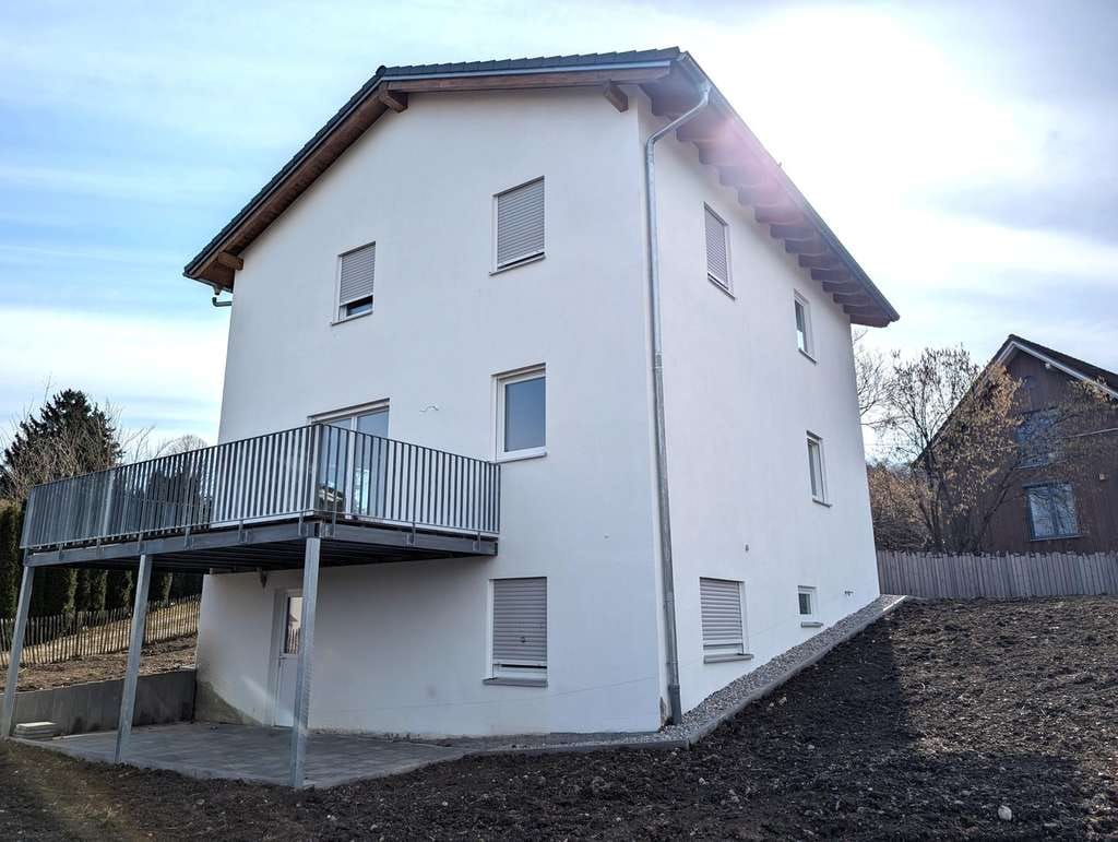 Immobilie in Hofstetten - Junges & freistehendes EFH, Holz-Pallet-Heizung, 3 Bäder, Ohne Maklergebühr - Bild 1