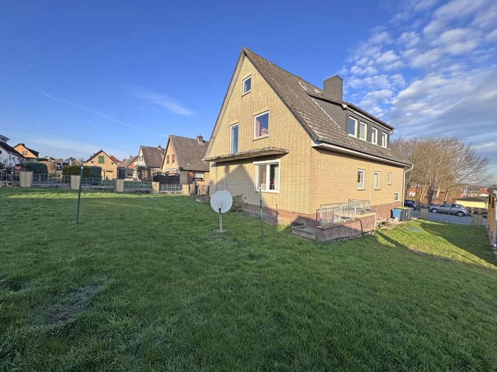 Immobilie in Zarpen - Zarpen : Zweifamilienhaus mit Garage, Vollkeller und Ausbaureserve im Ortskern - Bild 1