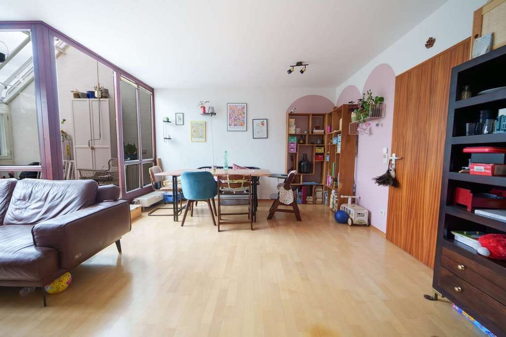 Immobilie in Garching bei München - Charmante 3-Zimmer-Maisonette-Wohnung mit hellem Wintergarten in Garching bei München - Bild 2