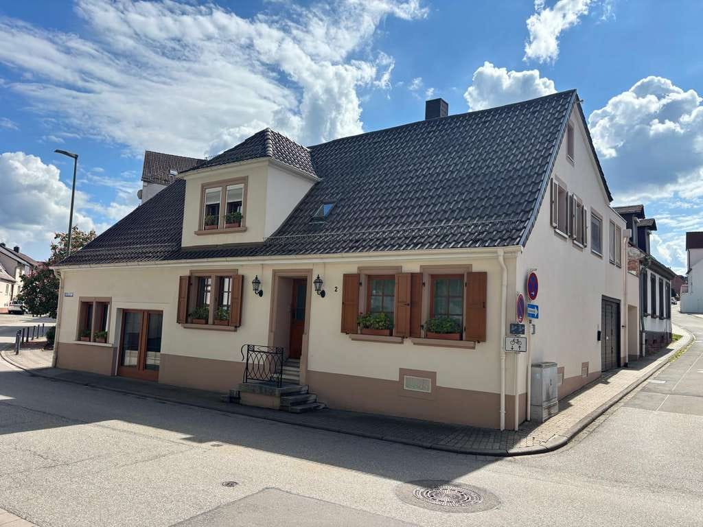 Immobilie in Enkenbach-Alsenborn - Einfamilienhaus mit großem Studio in Enkenbach-Alsenborn - Bild 0