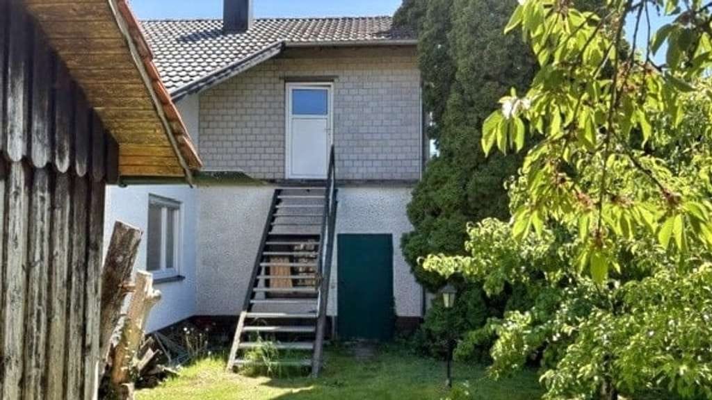 Immobilie in Oberndorf am Neckar - Mit handwerklichem Geschick zum Eigenheim  -renovierungsbedürftiges Wohnhaus in bester Wohnlage
 - Bild 4