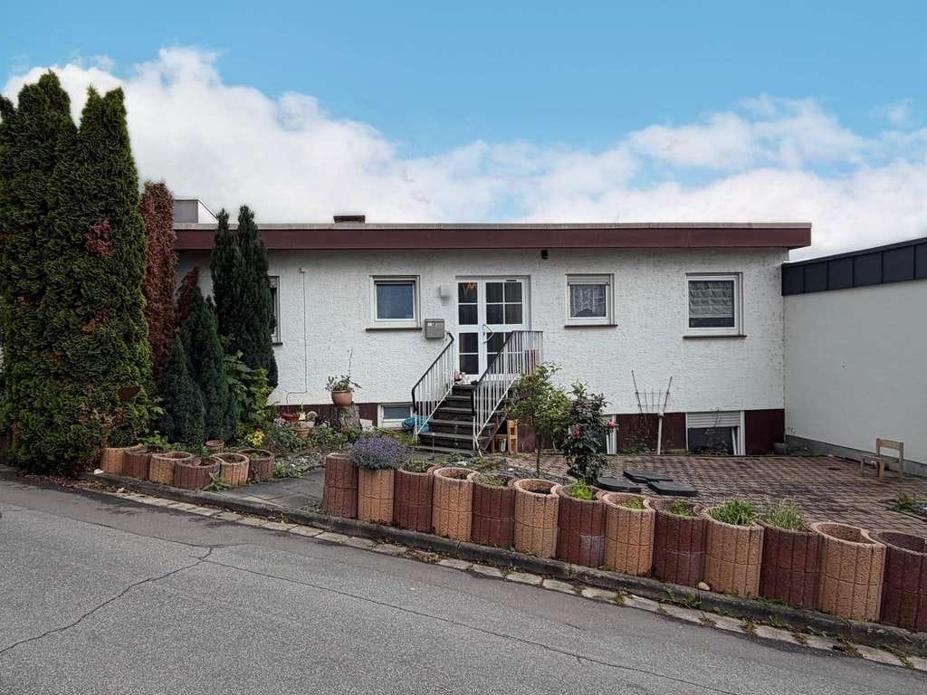 Immobilie in Nieder-Olm - Großzügiger Reihenmittelbungalow mit Einliegerwohnung in begehrter Lage! - Bild 2