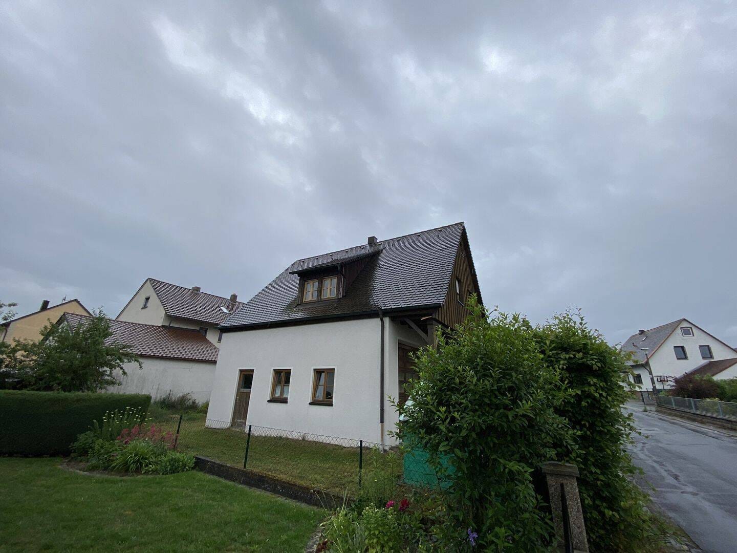 Immobilie in Dachsbach - Großes Haus mit toller Garage in gefragter Lage, sofort verfügbar! - Bild 2