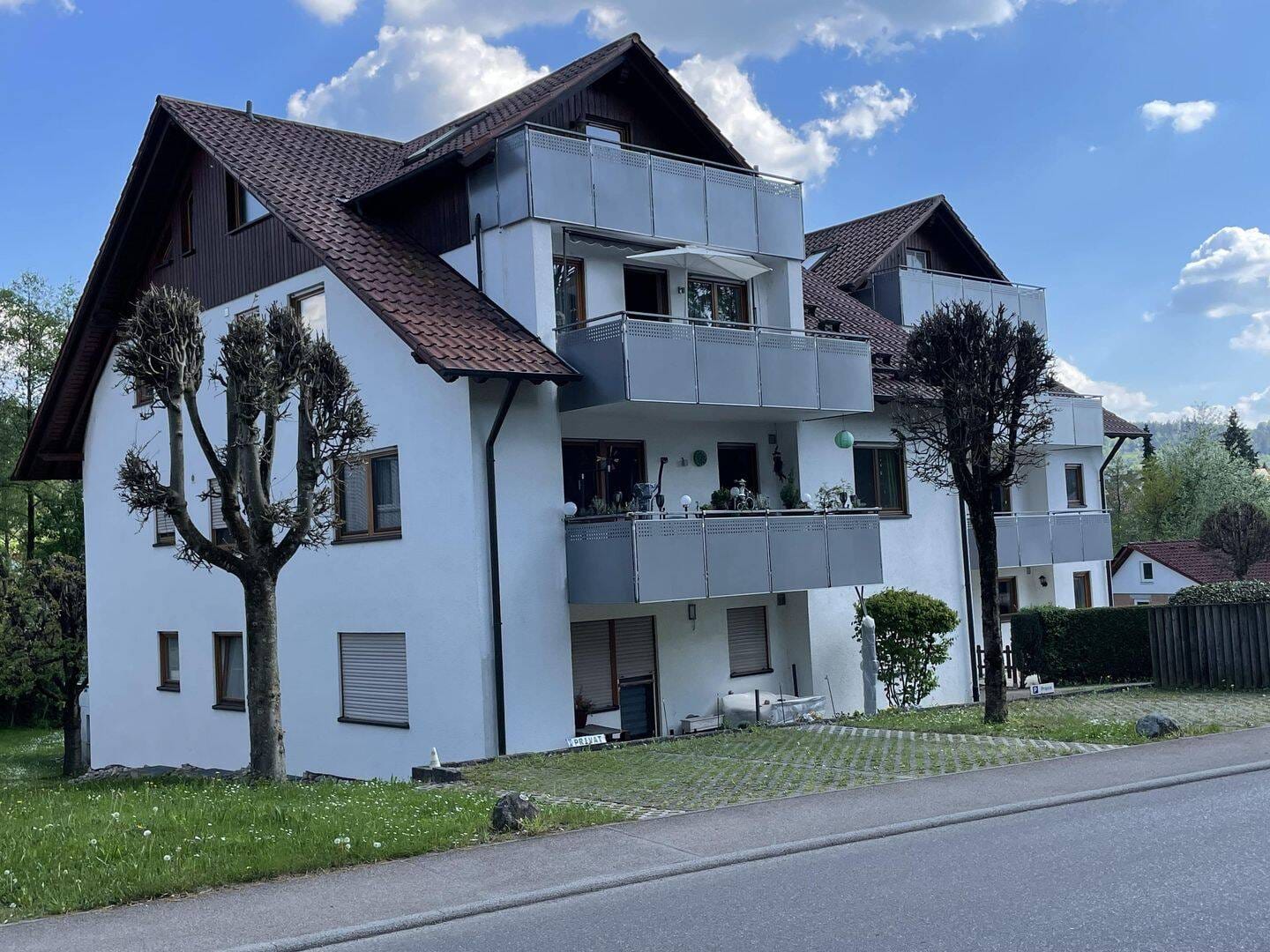 Immobilie in Weissach im Tal - Maisonette mit neuer Wärmepumpe, zwei Balkonen & Stellplätzen  - Bild 2