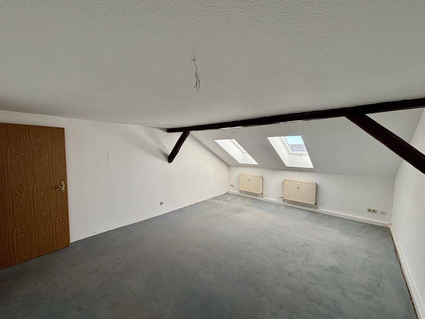 Immobilie in Gera - Attraktive Dachgeschosswohnung im Herzen von Gera - ideal für Eigennutzer oder Kapitalanleger - Bild 1