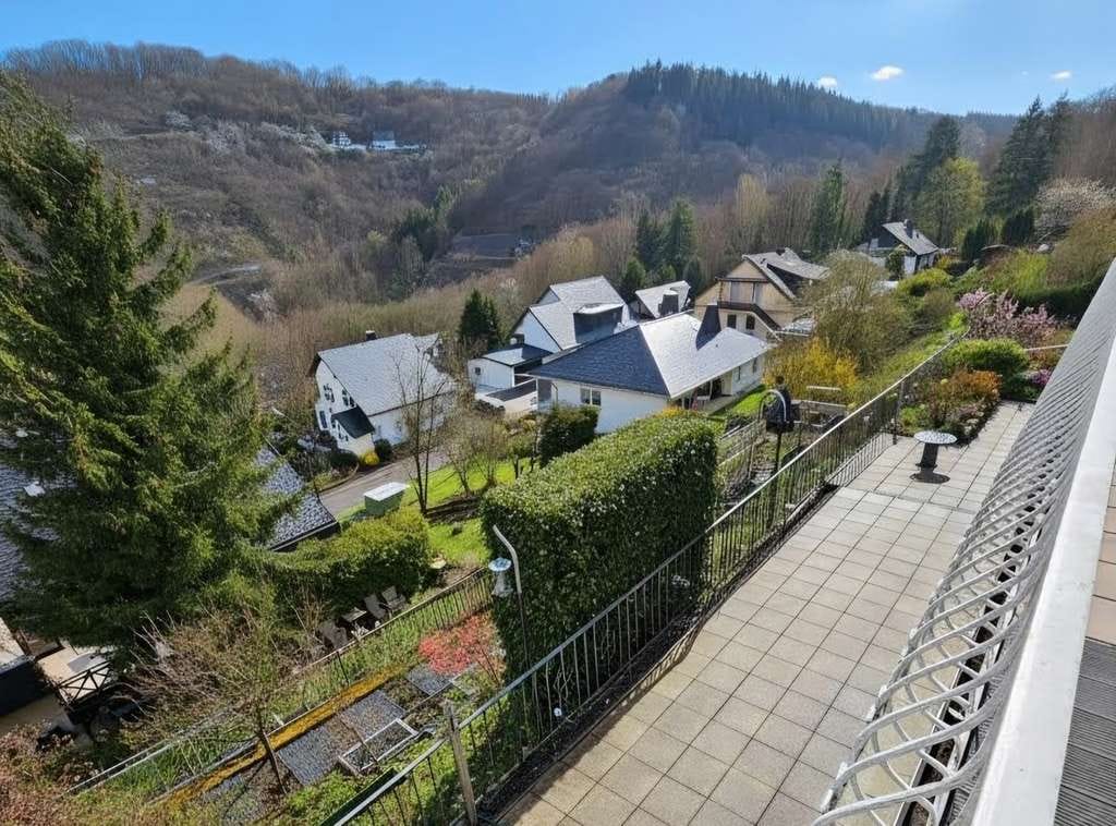Immobilie in Bullay - Großzügiges Einfamilienhaus, Mehrgenerationenhaus oder Wohnen und Arbeiten in Bullay - Bild 2