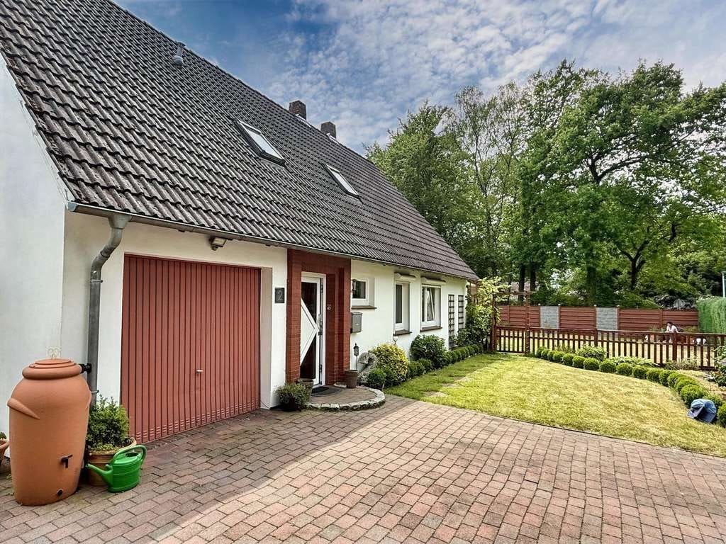 Immobilie in Hude (Oldenburg) - Großzügiges Einfamilienhaus mit modernisierter Ausstattung und viel Platz im Garten - Bild 2
