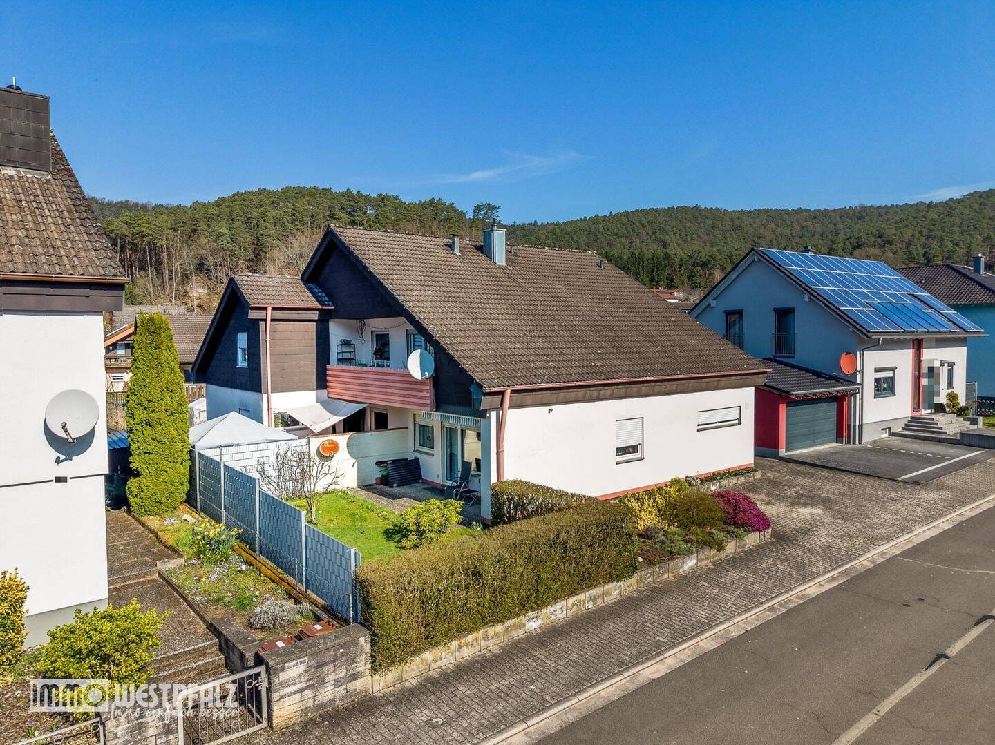 Immobilie in Dahn - Gepflegte DG-Wohnung mit Loggia und Blick ins Grüne in Dahn - Bild 3