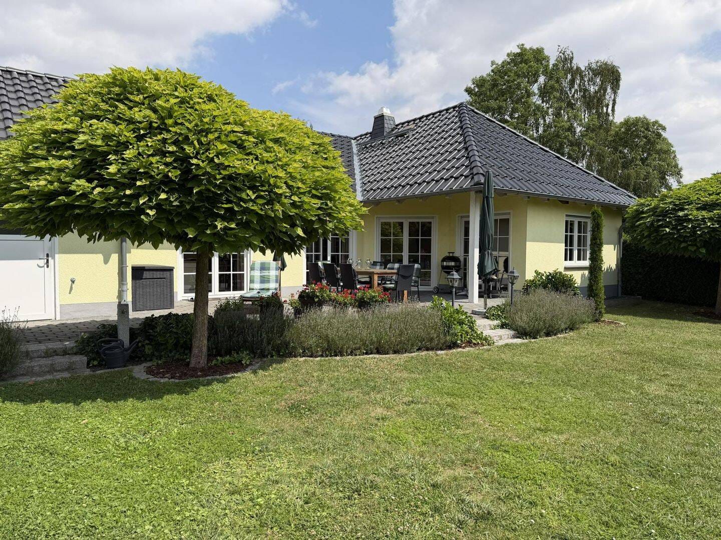Immobilie in Oschatz - Traumhaftes Wohnen auf einer Ebene - Stilvoller Winkelbungalow mit Doppelgarage auf großzügigem Sonnengrundstück - Bild 4