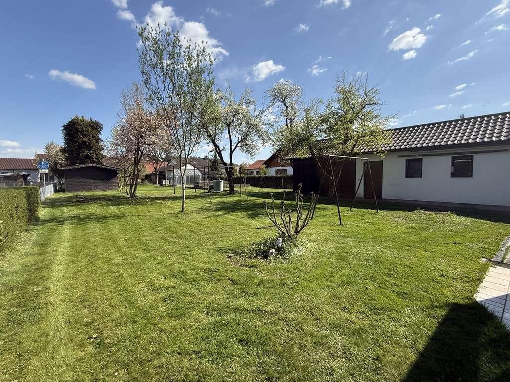 Immobilie in Triftern - Solides Einfamilienhaus mit traumhaftem Garten und Nebengebäude - Bild 3